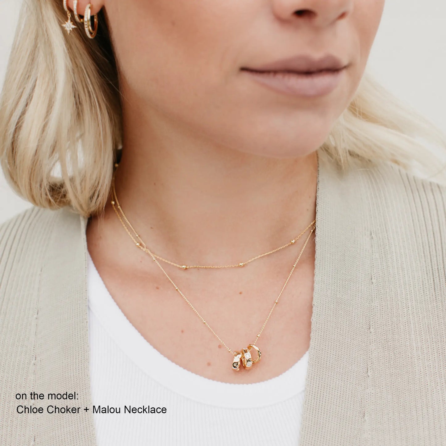 Superposition de colliers : Chloe Choker et Malou Necklace pour un look raffiné. Idée cadeau femme.