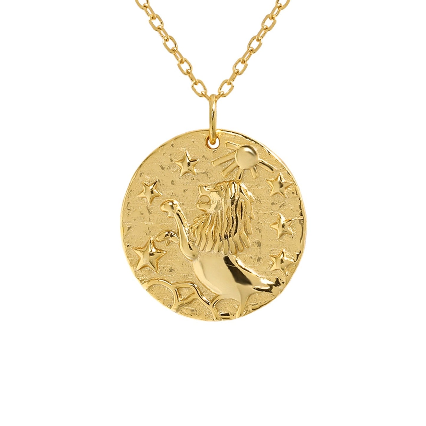 Collier plaqué or avec pendentif rond représentant un lion et un soleil, symbole du signe astrologique Lion, sur fond texturé avec étoiles. Idée cadeau femme.