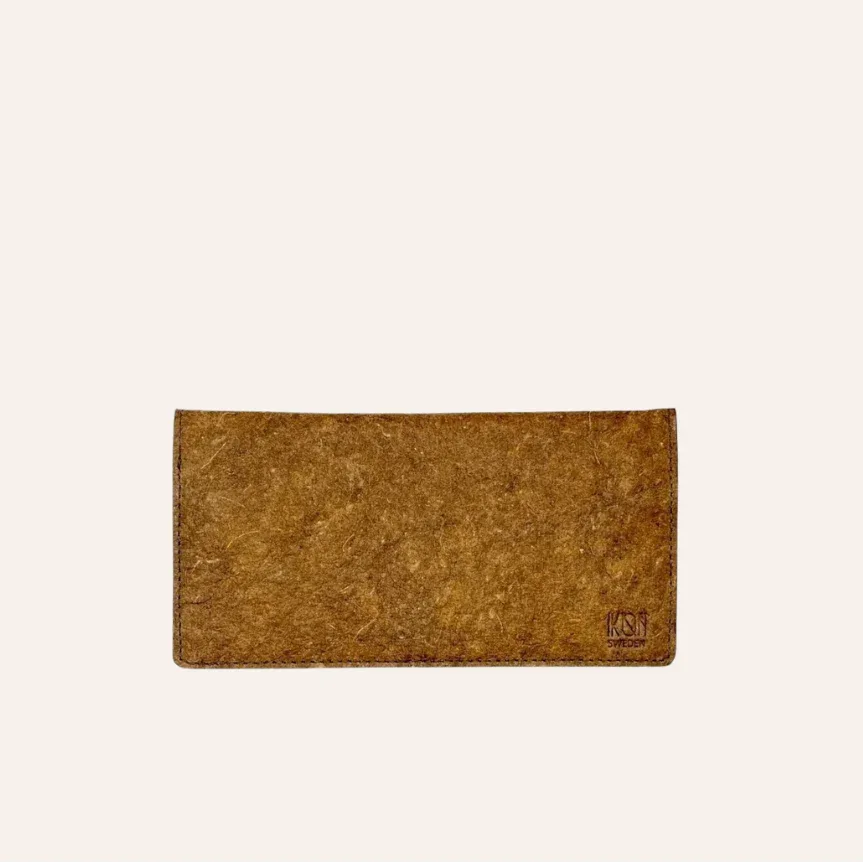 Texture de cuir végétal de pomme cognac, matière chaleureuse et responsable pour portefeuille cadeau – KoolKado