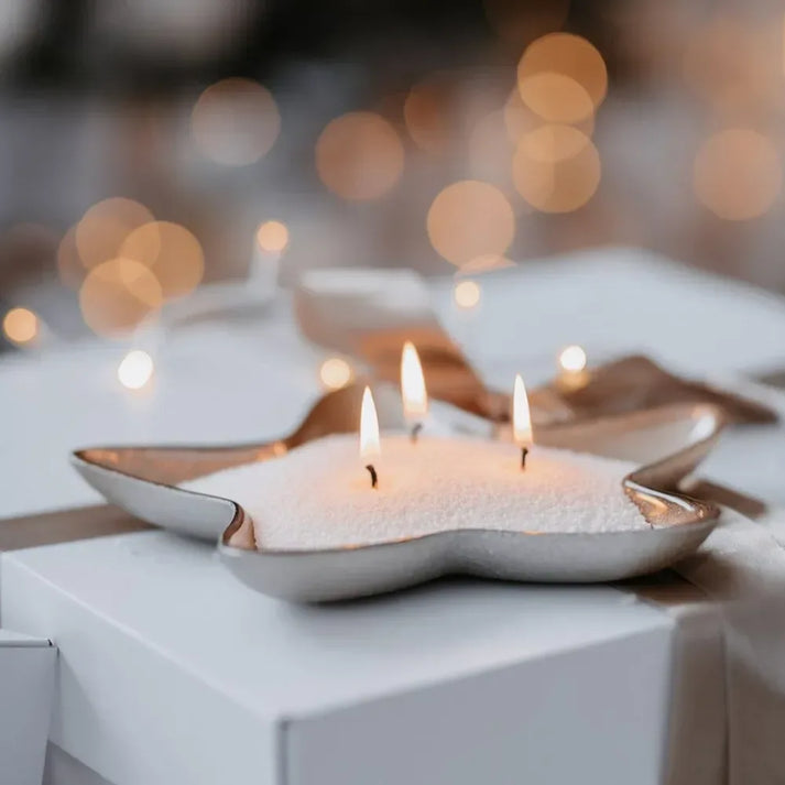 Détails d’accessoires pour rituel parfumé avec mèches et bougies, idée cadeau raffinée pour un moment créatif et apaisant – KoolKado