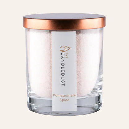 Bougie parfumée Pomegranate Spice dans un pot en verre élégant, idée cadeau raffinée prête à offrir pour une ambiance fruitée et épicée – KoolKado