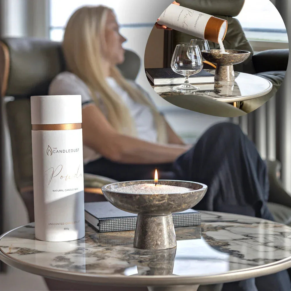Bougie parfumée dans un salon élégant pour créer une ambiance relaxante et luxueuse