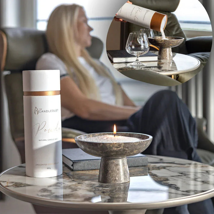 Bougie parfumée dans un salon élégant pour créer une ambiance relaxante et luxueuse