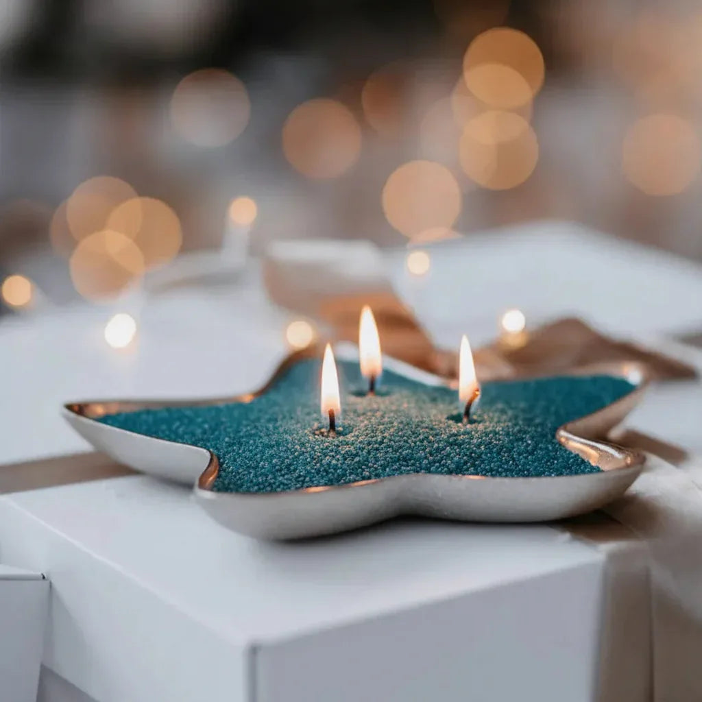 Bougies de rituel parfumé disposées en forme d’étoile dans une ambiance douce, idée cadeau poétique pour créer une atmosphère apaisante – KoolKado