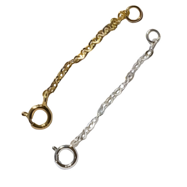 Chaînes d’extension en argent et en or pour colliers, avec fermoir anneau ressort, vue sur fond blanc. Idée cadeau femme. Koolkado.