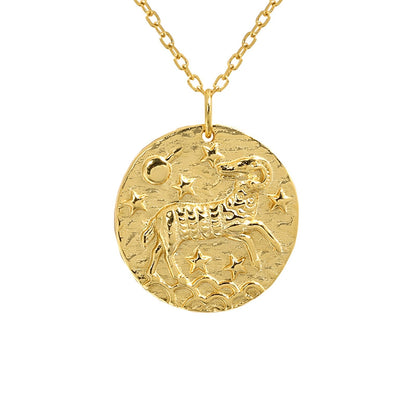 Collier doré avec pendentif Bélier en relief représentant le signe astrologique du Bélier entouré d’étoiles, suspendu à une fine chaîne en or. Idée cadeau femme.