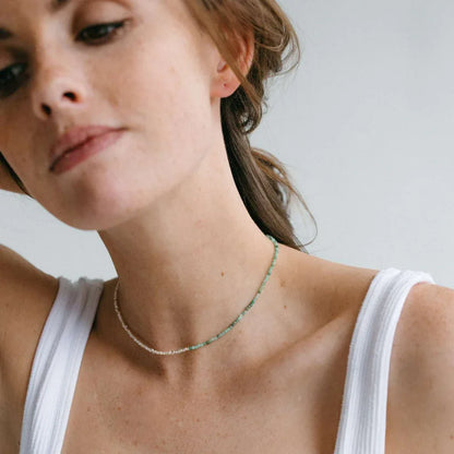 Detail du collier Emmie en perles de culture et pierres, finitions delicates et artisanat francais – idee cadeau – KoolKado
