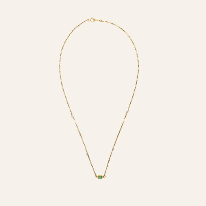 Vue complète du collier Nina N°2, proportions équilibrées, idée cadeau femme facile à offrir – KoolKado