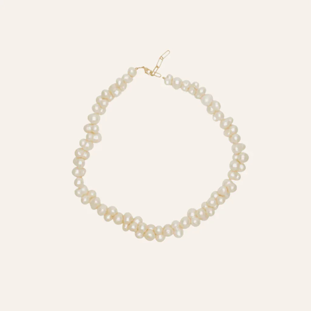 Collier Rita en perles de culture présenté seul, vue produit détaillée – idée cadeau élégante – KoolKado
