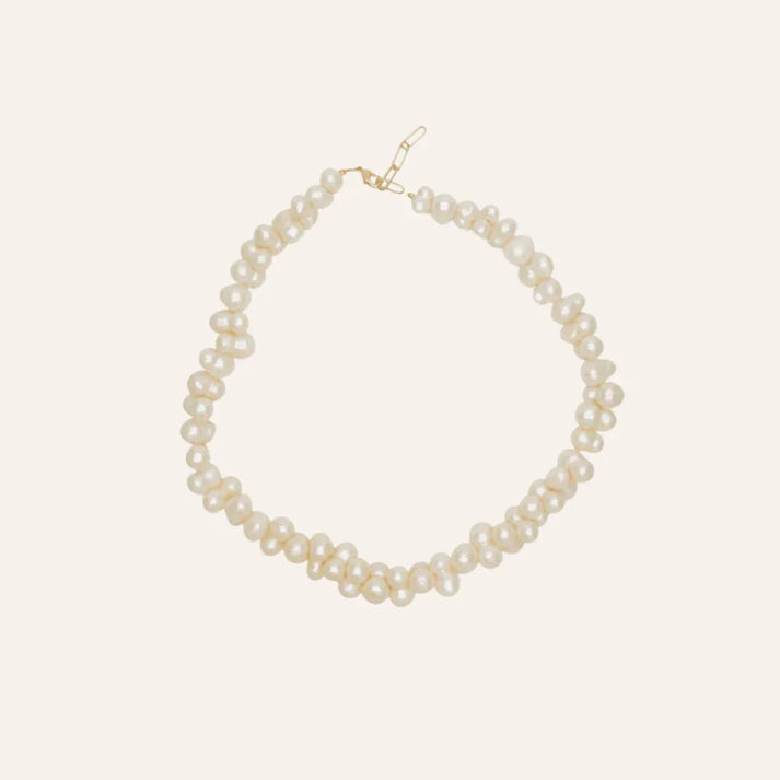 Collier Rita en perles de culture présenté seul, vue produit détaillée – idée cadeau élégante – KoolKado
