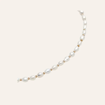 Détail du collier Straw en perles de culture, alignement des perles et finitions – idée cadeau raffinée – KoolKado
