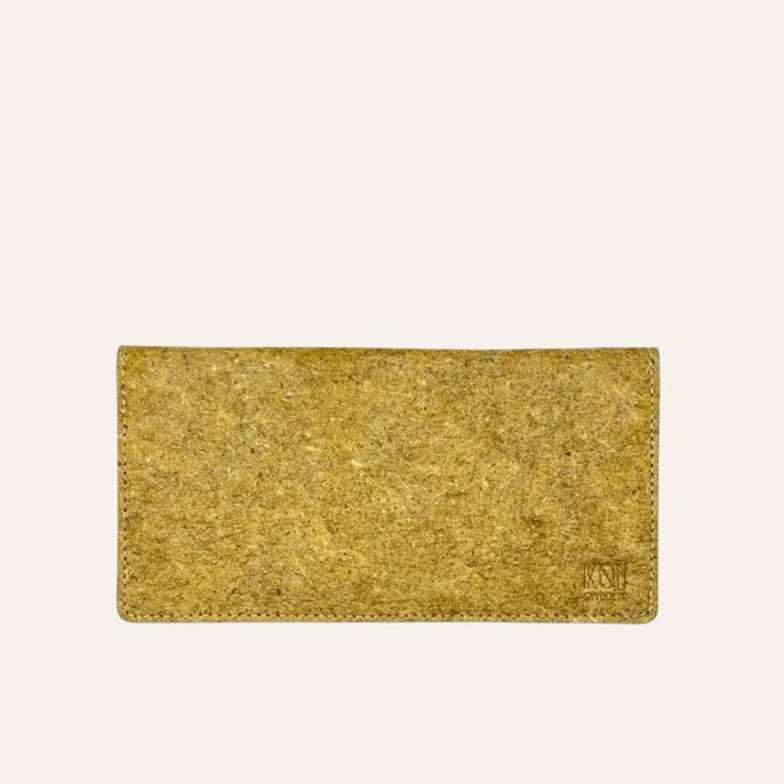 Texture de cuir végétal de pomme jaune naturel, matière responsable utilisée pour portefeuille cadeau – KoolKado