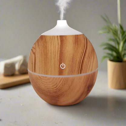 Idées cadeaux pour tous : diffuseur d’huiles essentielles bois clair design et apaisant. Koolkado.