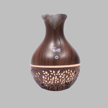 Idées cadeaux bien-être pour femme – diffuseur d'huiles essentielles ajouré en bois avec lumière douce