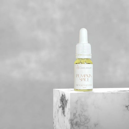 Huile parfumée d’intérieur aux notes épicées et gourmandes présentée dans un flacon élégant, idée cadeau idéale pour créer une ambiance chaleureuse – KoolKado