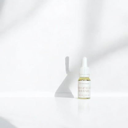 Huile parfumée d’intérieur aux notes fruitées et pétillantes présentée dans un flacon élégant, idée cadeau chic pour créer une ambiance festive – KoolKado