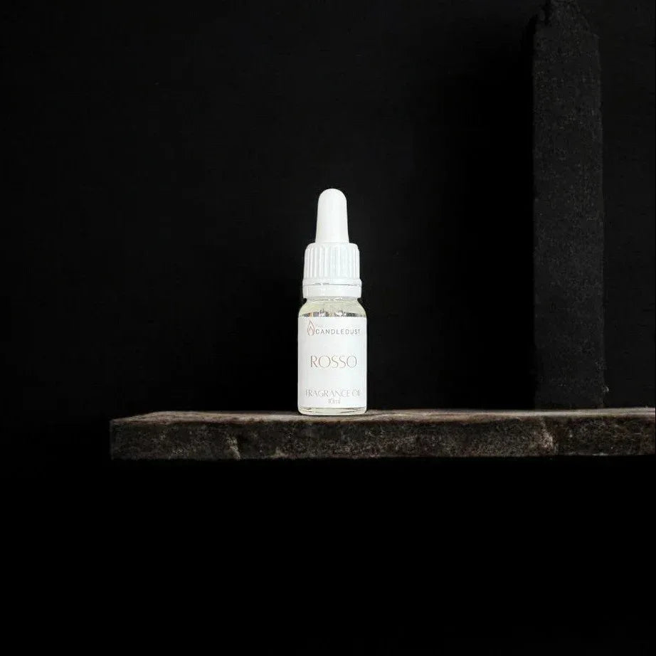 Huile parfumée d’intérieur aux notes fruitées de raisin et de baies présentée dans un univers élégant, idée cadeau raffinée pour sublimer une ambiance intérieure – KoolKado