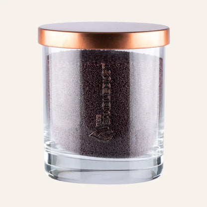 Idées cadeaux bougie décorative sable lilas foncé Candledust en verre, idéale pour une décoration de maison élégante et raffinée.