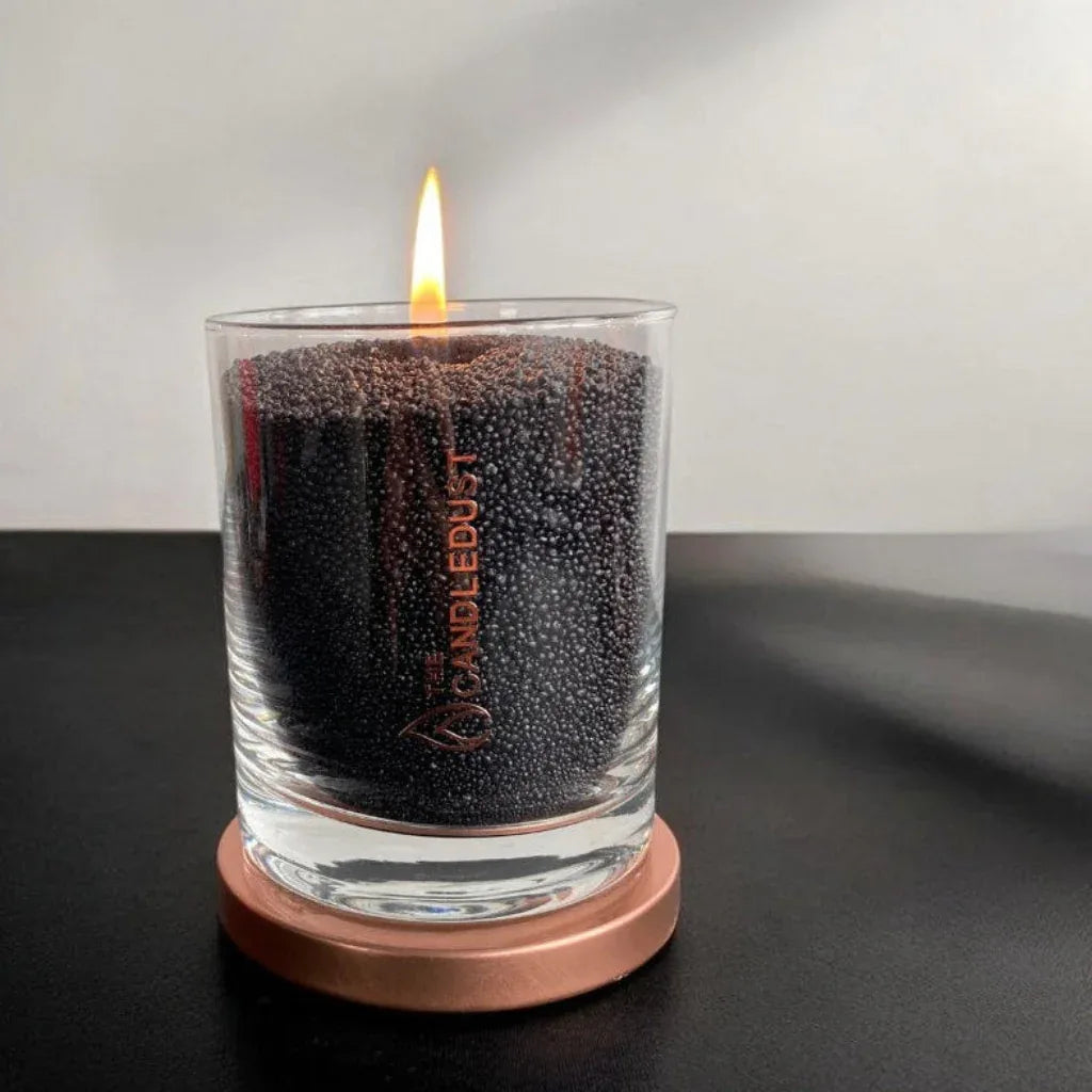 Idées cadeaux bougie décorative Candledust en verre noir, mise en situation dans une décoration intérieure moderne.