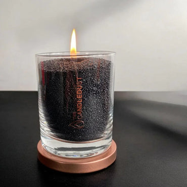 Idées cadeaux bougie décorative Candledust en verre noir, mise en situation dans une décoration intérieure moderne.