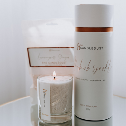 Idées cadeaux pour adulte : bougie parfumée Champagne & Rhubarbe Candledust intégrée dans une décoration naturelle et raffinée