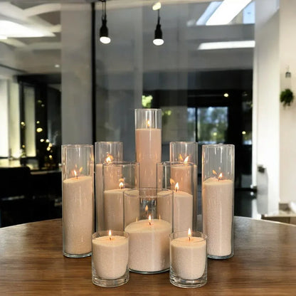 Idées cadeaux design avec bougies en sable couleur sable, idéales pour sublimer un intérieur contemporain.