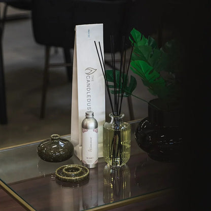 Idées cadeaux raffinées avec diffuseur de parfum d’intérieur, parfait pour créer une atmosphère chic dans un intérieur adulte.