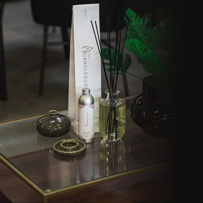 Idées cadeaux premium avec diffuseur de parfum d’intérieur, idéal pour offrir un objet élégant et soigneusement présenté.