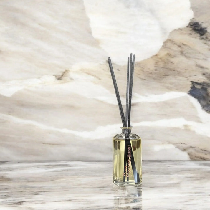 Idées cadeaux pour la maison avec diffuseur de parfum d’intérieur, parfait pour une personne aimant les décors épurés et minéraux.