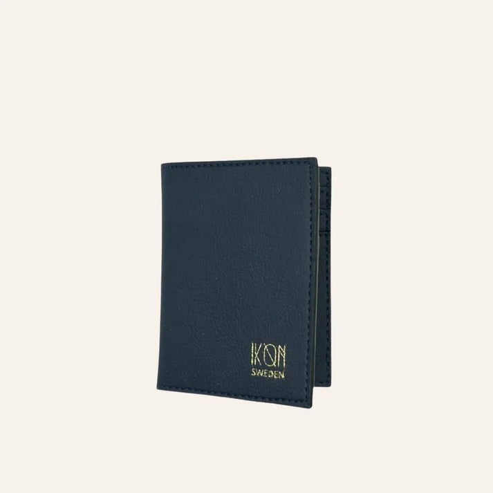 Porte-cartes compact IKON Sweden en cuir végétal de cactus bleu, design épuré et responsable, idée cadeau élégante – KoolKado