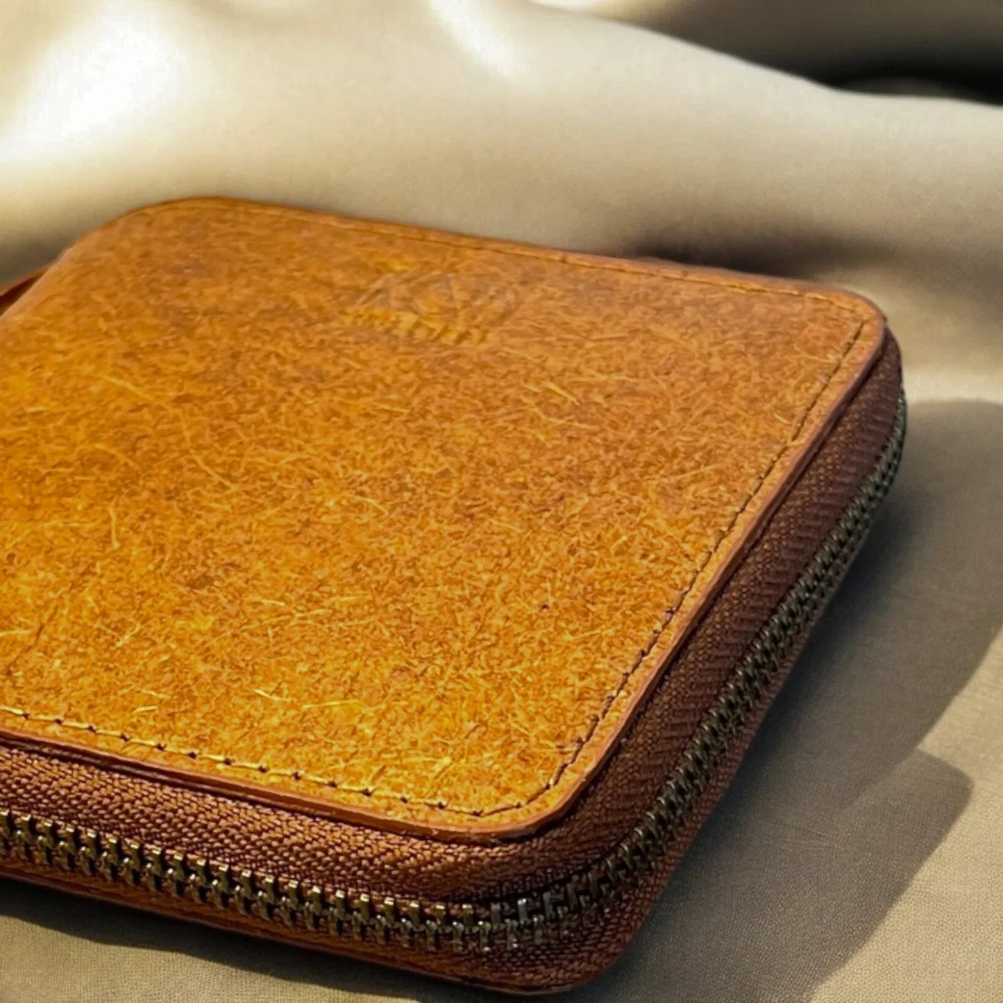 Porte-cartes fermé en cuir végétal pour femme, design compact et élégant, idée cadeau chic et responsable – KoolKado