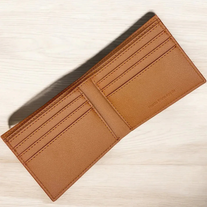 Intérieur du portefeuille classique RFID en cuir végétal de pomme cognac, rangements cartes visibles, idée cadeau pratique et élégante – KoolKado