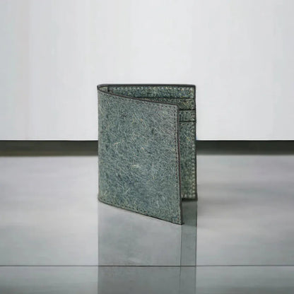 Portefeuille compact Kivik en cuir végétal de pomme vert texturé, idée cadeau élégante et responsable – KoolKado