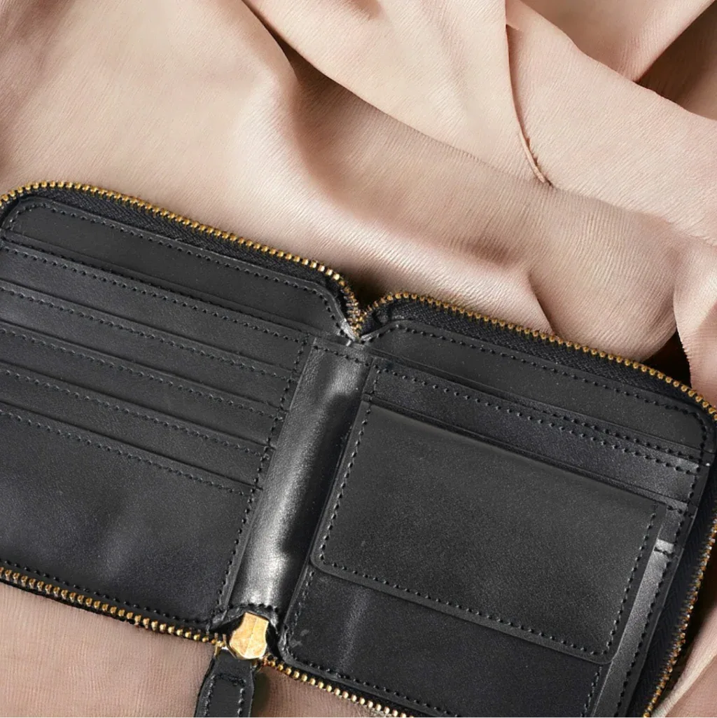 Intérieur du portefeuille compact Kivik avec rangements cartes et monnaie, idée cadeau femme pratique et responsable – Koolkado