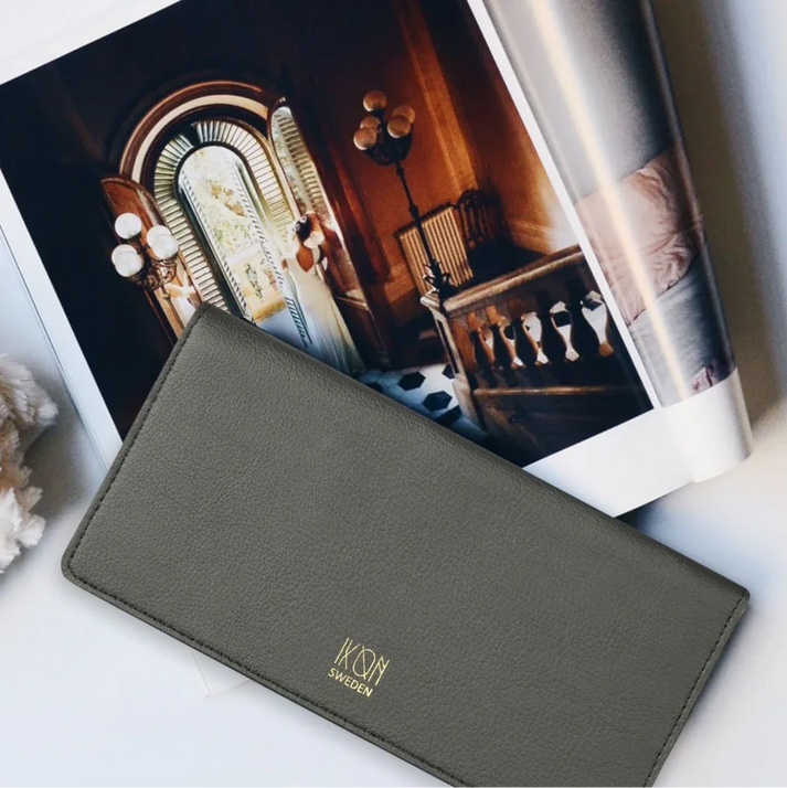 Portefeuille ultra-plat en cuir de cactus utilisé au quotidien, idée cadeau femme légère, pratique et responsable – Koolkado